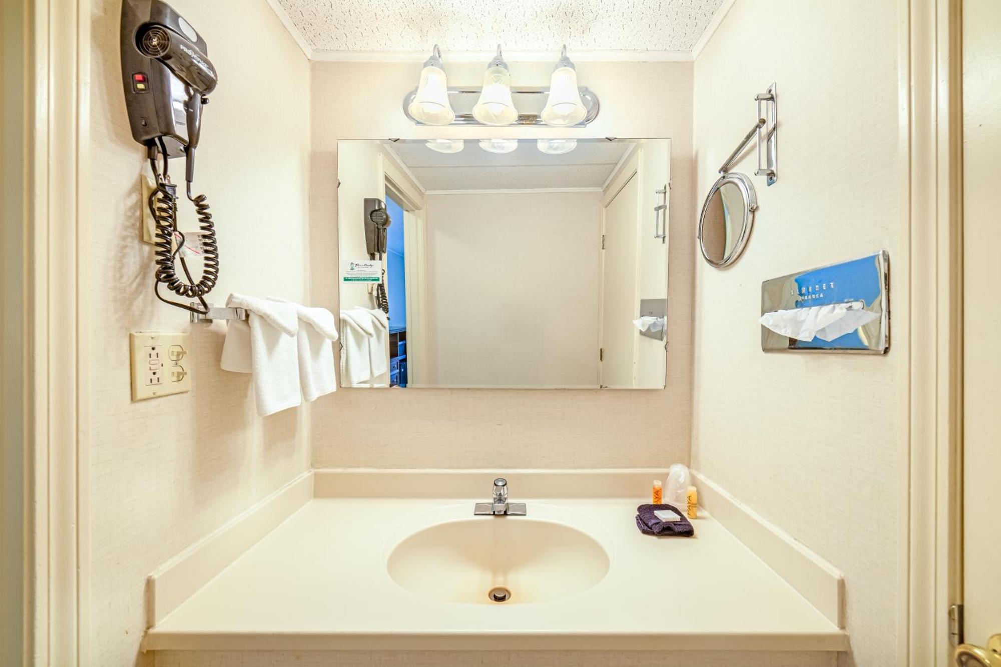 Town & Country Inn & Resort Горем Экстерьер фото