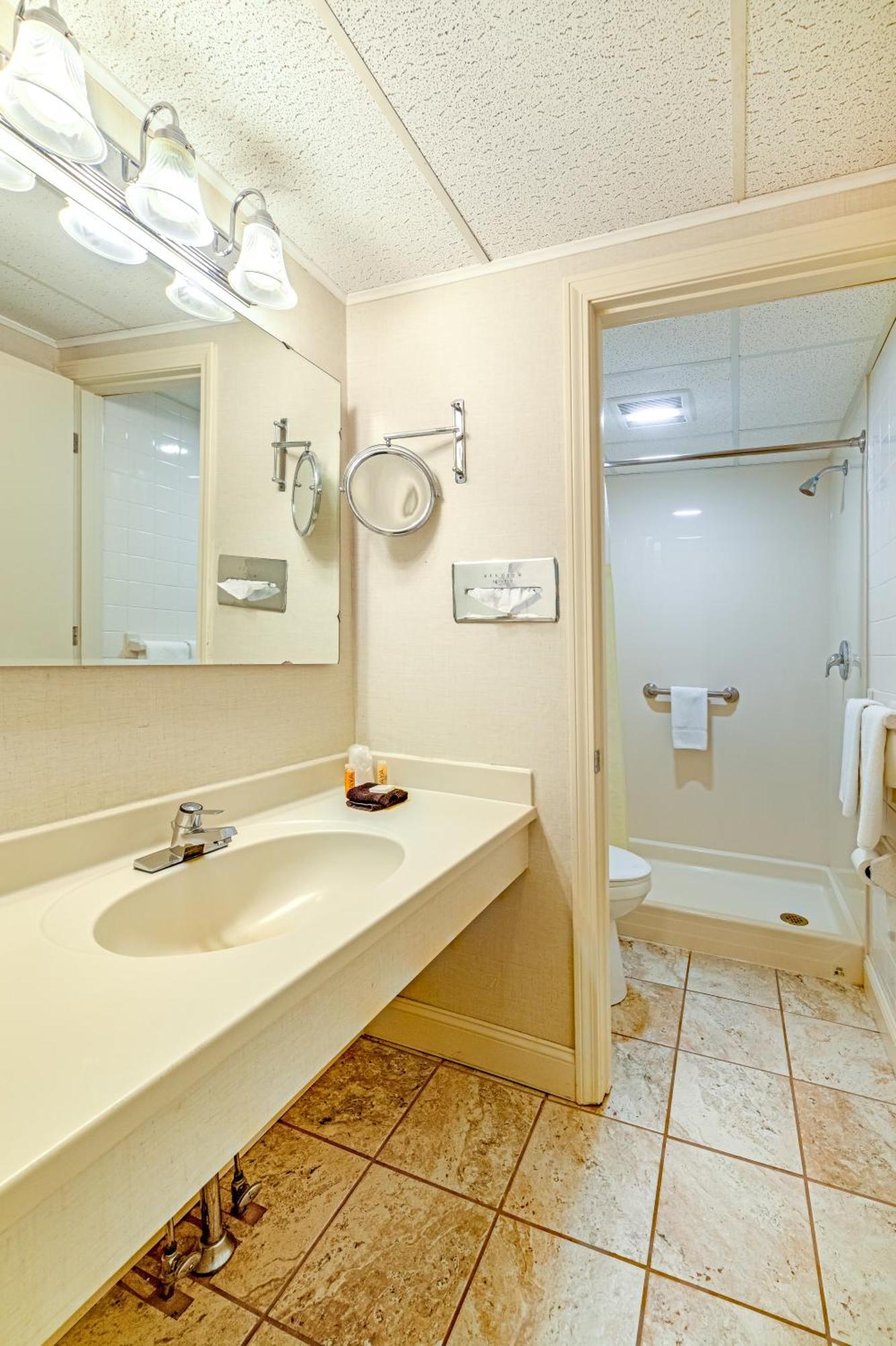 Town & Country Inn & Resort Горем Экстерьер фото