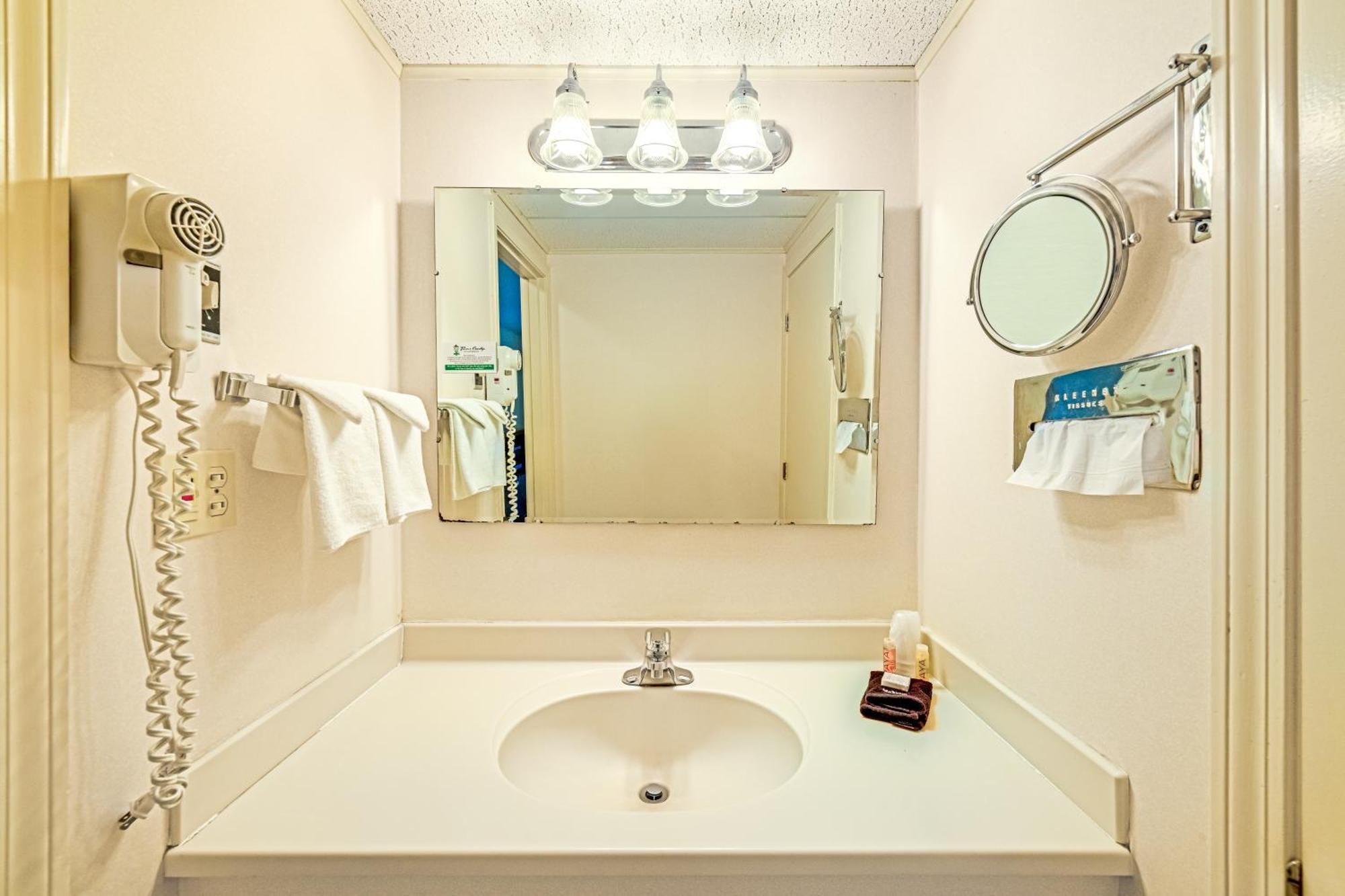 Town & Country Inn & Resort Горем Экстерьер фото