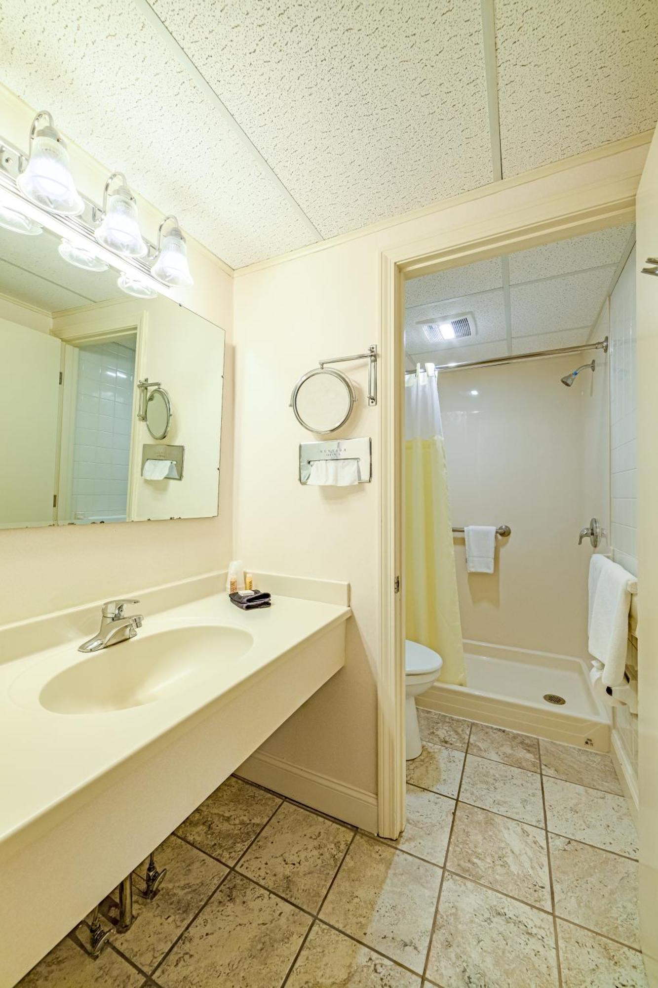 Town & Country Inn & Resort Горем Экстерьер фото